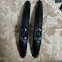 Haier LE39B3500W base bracket with screw pictures in kind shot