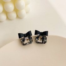 Bow black crystal stud stud simple Female small temperament earring design sense commuter earring S925 silver needle summer