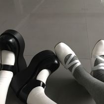 fang ke hou? In the long over-the-knee socks