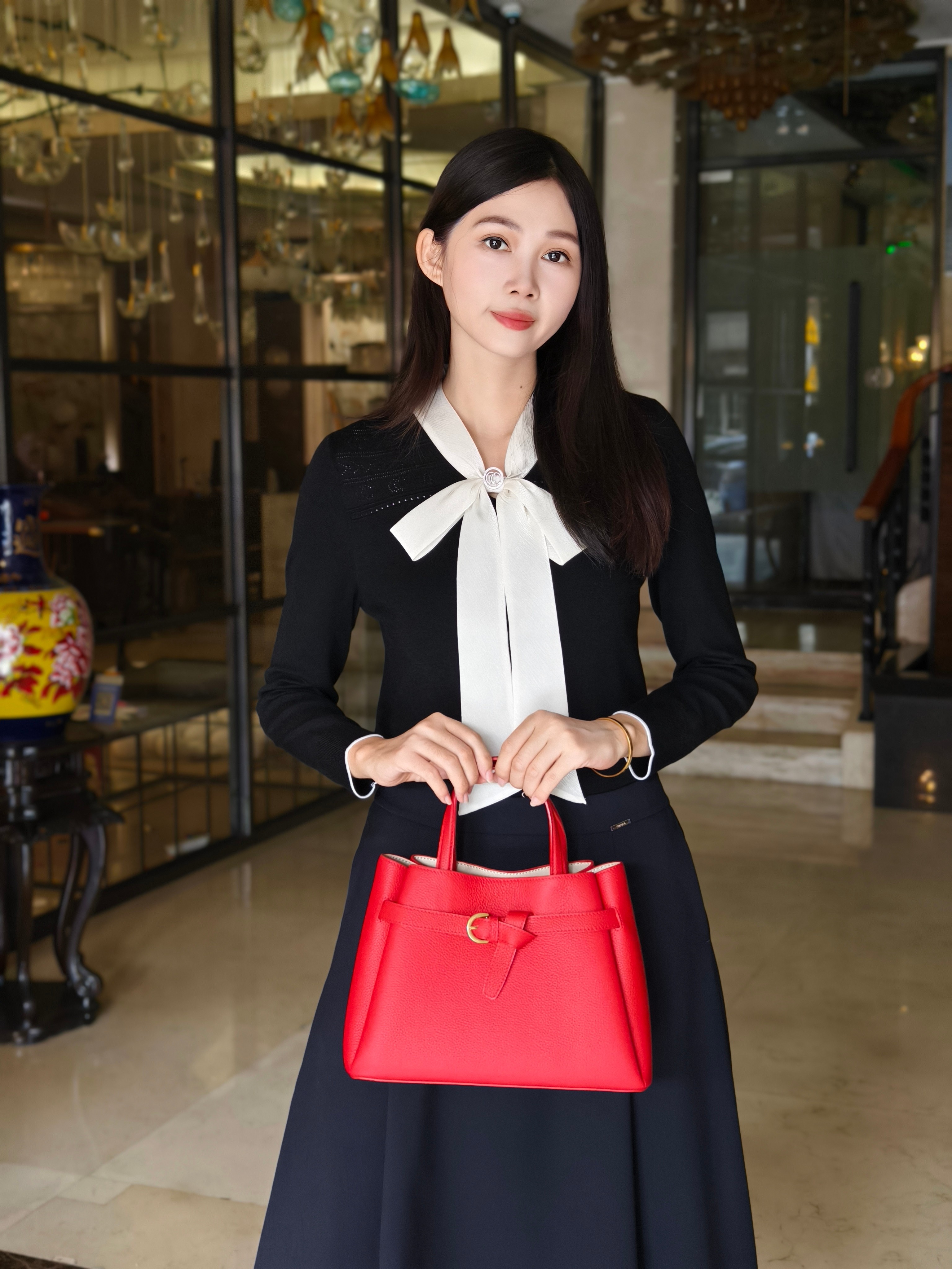 百丽质感真皮大容量托特包 牛皮材质高级耐磨 大容量装下电脑文件