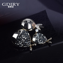 Retro small fish brooch female high-end suit coat shawl button temperament simple open shirt buckle pin corsage Korea