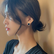 Earrings 2021 summer new black simple stud earrings femininity niche design sense high-end light luxury earrings trend