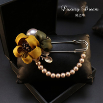 Mo Shangqian brooch womens coat pin cardigan coat accessories Pearl Flower alloy buckle shawl buckle jewelry