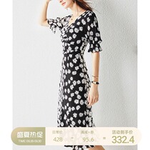 U N Q non black and white V collar black and white contrast flower bubble sleeve slim silk silk silk silk dress