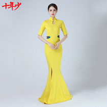 A decade less qipao womens 2022 spring new long style Elegant High-end Walking Show Improved Version China Wind Retro