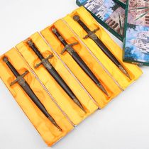 European medieval Western sword small short sword sword ancient Roman Crusader command Sword Knight Sword not opened blade