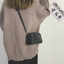 Flagship leather texture small bag women's bag 2021 new retro mobile phone bag Joker small square bag shoulder messenger bag