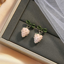 Winy earthen silver needle ear accessories Japan and South Korea Ins light extravagant minimalist fashion personality 100 hitch fashion online red temperament