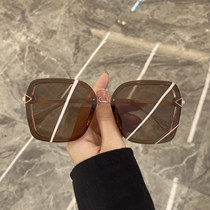 Korean version of the new retro sunglasses female round face big frame shaking sound Net red same sun glasses men driving glasses tea color tide