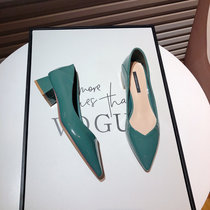 Net red teenage girl with white lacquered leather pointed low heel small single shoe 2022 spring new 100 hitchhiking coarse heel working shoes