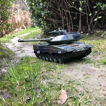 1:18 German Leopard 2 remote control tank 2 4g smoke effect firing live ammunition turret rotating metal barrel lifting