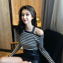 Exposed one-shoulder top womens black and white striped long-sleeved bottoming shirt autumn 2020 new leaky shoulder sexy slim-fit sweater