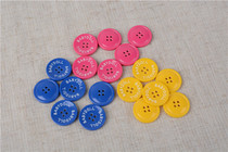 2cm color letter four hole resin button three color 1 yuan 10