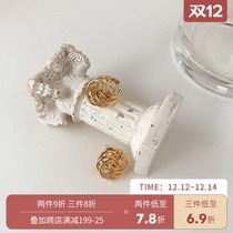 Niche hollow geometric design cold wind earrings retro port taste simple temperament personality ear clip without ear hole female