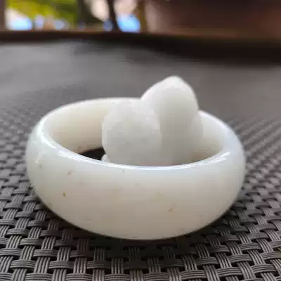 Hetian Jade Qinghai material fine yenugou mutton lamb platinum osmanthus bread bracelet (circle 58 5)