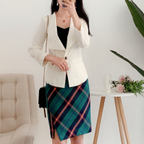 Only 8 pieces of Korea 121 Autumn Temperament OL Commute 100 hitch to lead a grain button to be slim and thin white and Western-style clothes