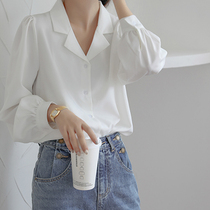 Bubble-sleeved white shirt spring shirt long-sleeved V-collar jacket design sensed a small retro gas lantern sleeve with a hundred shirts