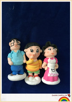 (big head son a family of three) a group of 3 cakes decorated with sugar paparazzi 2 groups