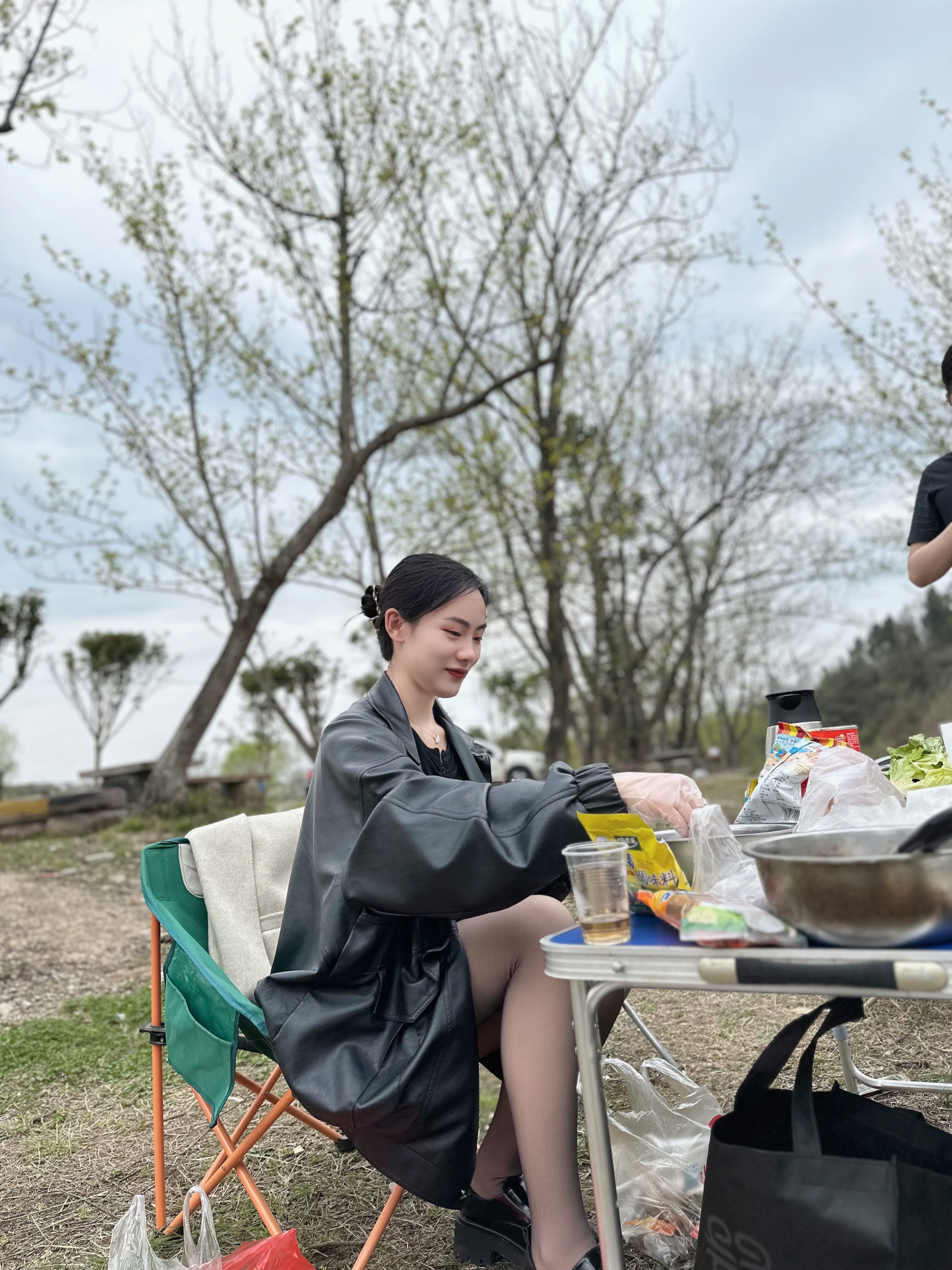 小野和子冬季黑丝光腿神器 加绒双层设计保暖不臃肿 替换装方便实用