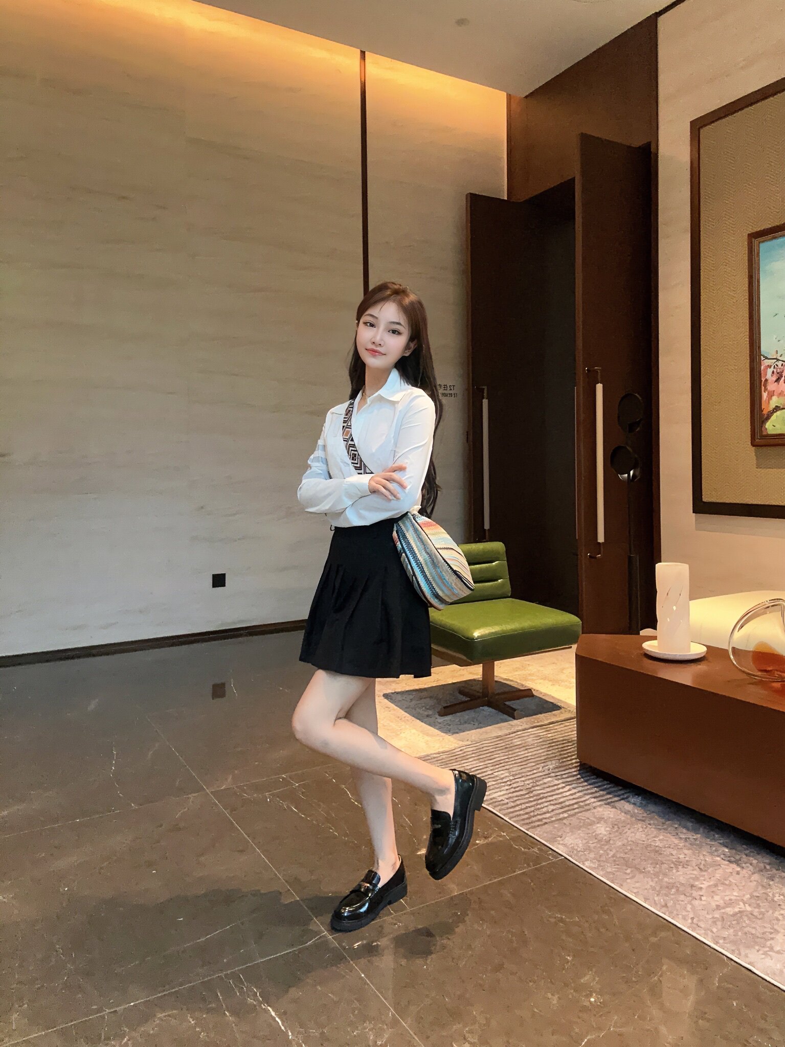 宋佳同款百丽海鸥乐福鞋2.0：厚底真皮的英伦飒爽美学