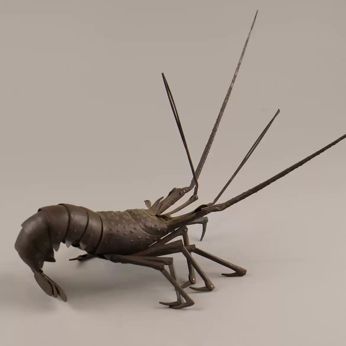 日本江戶鐵打出伊勢海老自在置物明珍宗春日式金工鐵製龍蝦擺件