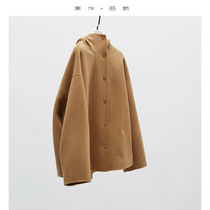 This year's export explosions are currently a small number of small Shou choose short double-sided tweed coats.