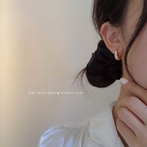 Earwear 2021 New Tide Gas South Korea C Type Superior Feel Earrings Woman Golden Brief Personality Lukewarm Wind Ear Button