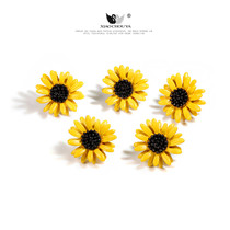 Cute little daisy flower anti-light neckline collar pin buckle fixed dress cardigan sunflower brooch corsage accessories
