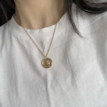 Left ear) coin pendant necklace European and American retro round Joker neck chain sweater chain exquisite simple Net red INS tide