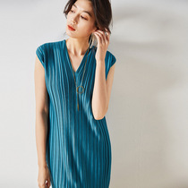 Maje Koces new Miyake pleated V-neck drop-shoulders slim mid-length skirt high-end French ladies light familiar dress