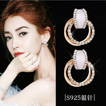 2021 new earrings female temperament Korean personality simple Joker round ring earrings Net red Advanced feel earrings tide