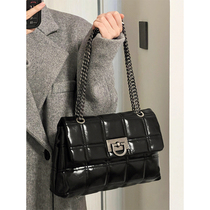 Bag Pack Women 2023 new Summer Advanced Sensation Texture Niche this year Pop chain Single-shoulder underarm Inclined Satchel