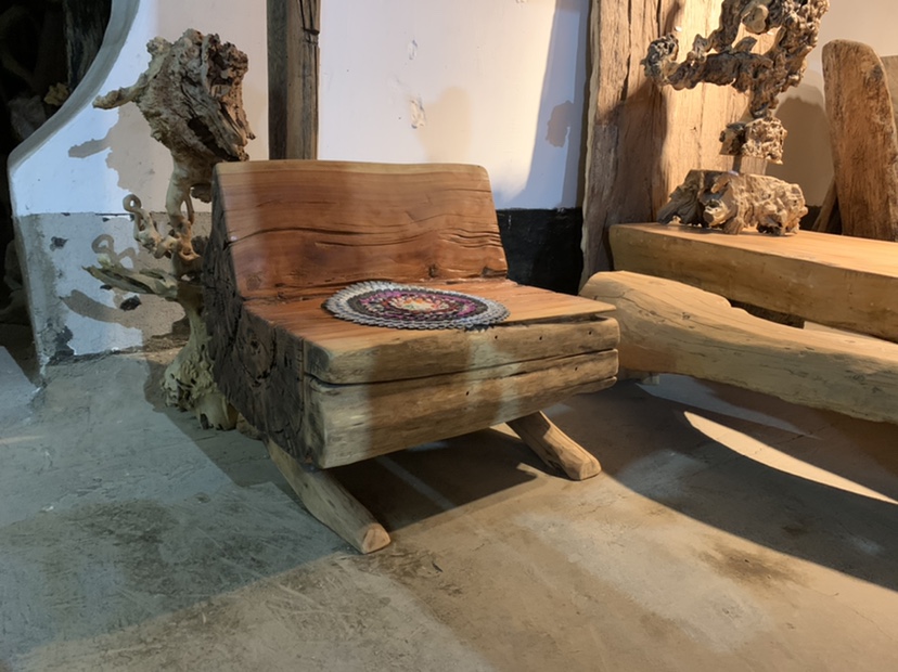 Yunnan old wood furniture cedar wood whole material single sofa solid wood back chair root carving chair