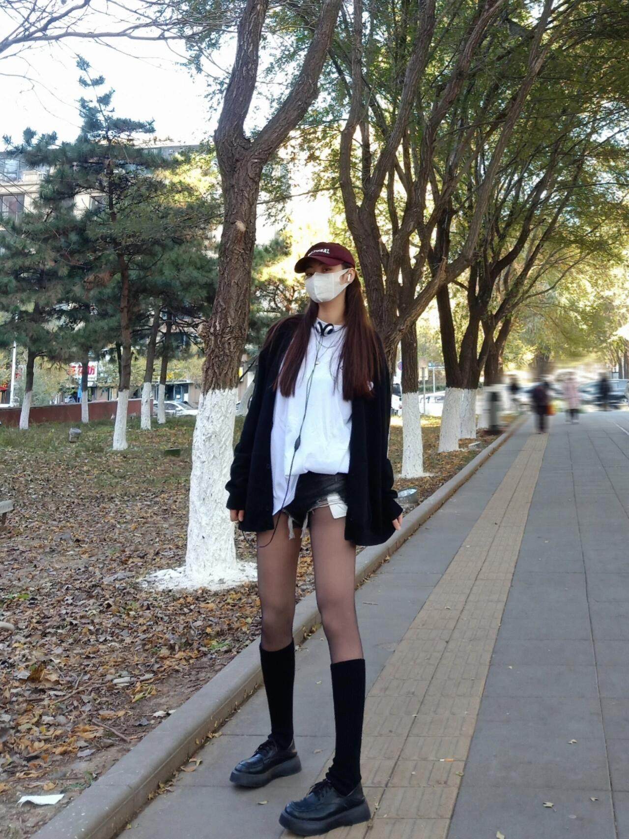 小野和子冬季黑丝光腿神器 加绒双层设计保暖不臃肿 替换装方便实用