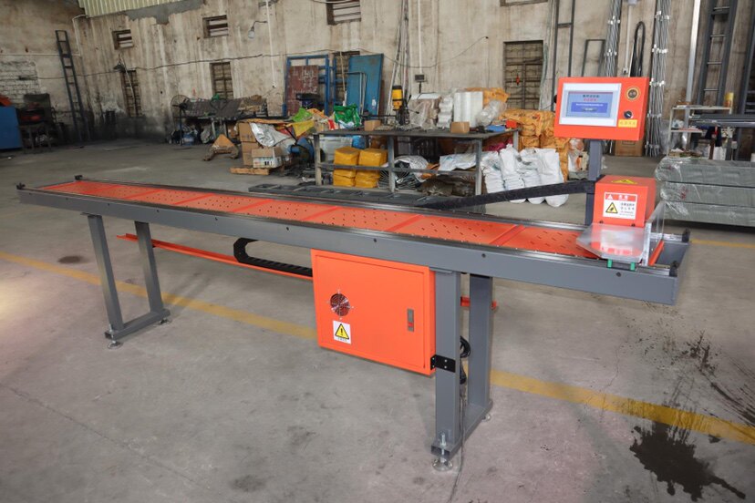 Numerical control feeding frame automatic positioning frame pressing line number of display card ruler servo touch screen aluminum material feeding frame