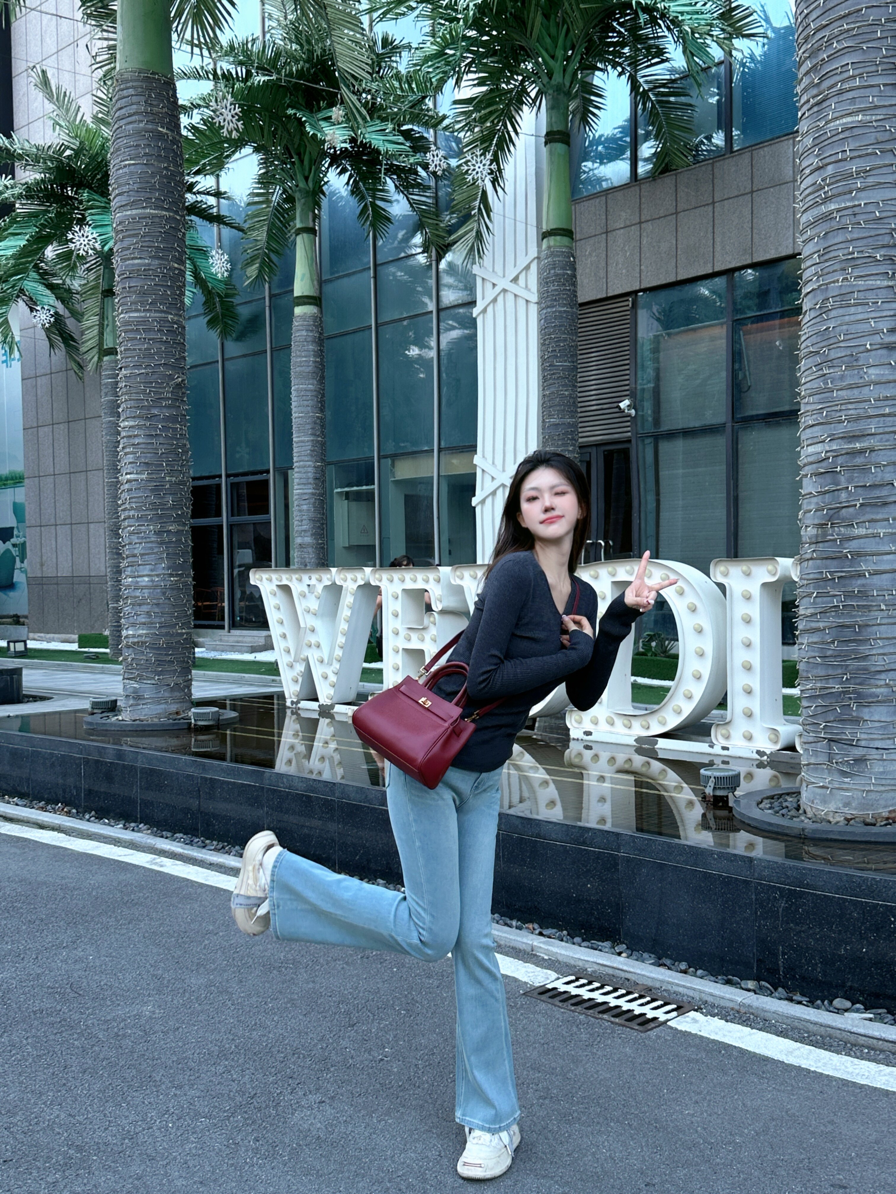 百丽红色新娘婚包 大容量设计装下红包手机 手提斜挎两用更实用