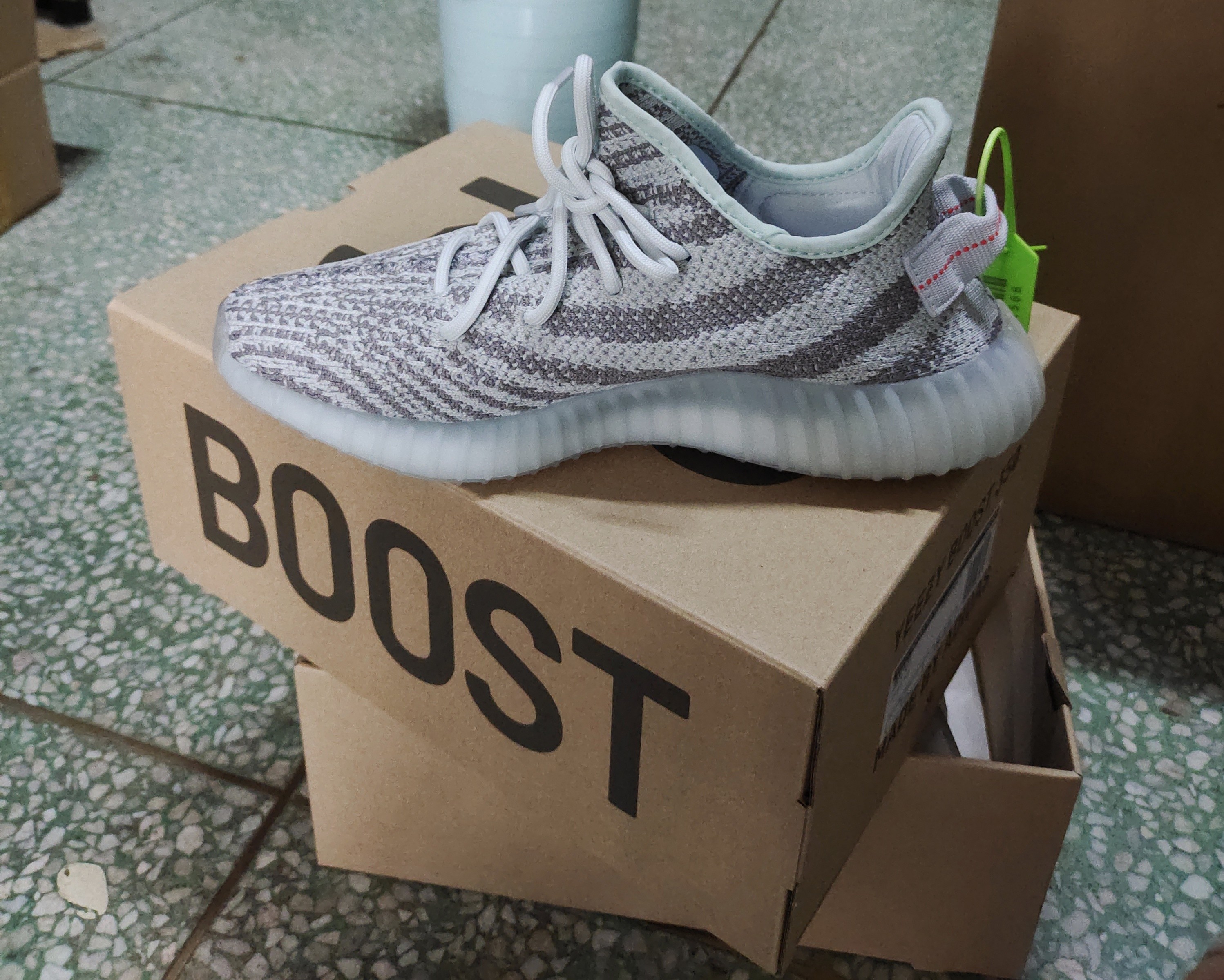 深入测评yeezy 350 v2跑步鞋质量如何?说说怎么样?老司机揭秘测评