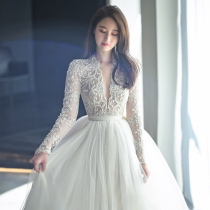 Wedding dress 2020 new French light female dress bride tailing Super fairy deep v-neck Hepburn series simple go out yarn