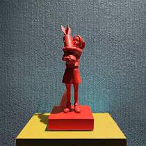 High-end bomb girl banksy Banksy missile girl Bomb girl Net red tide tide brand sculpture pendulum