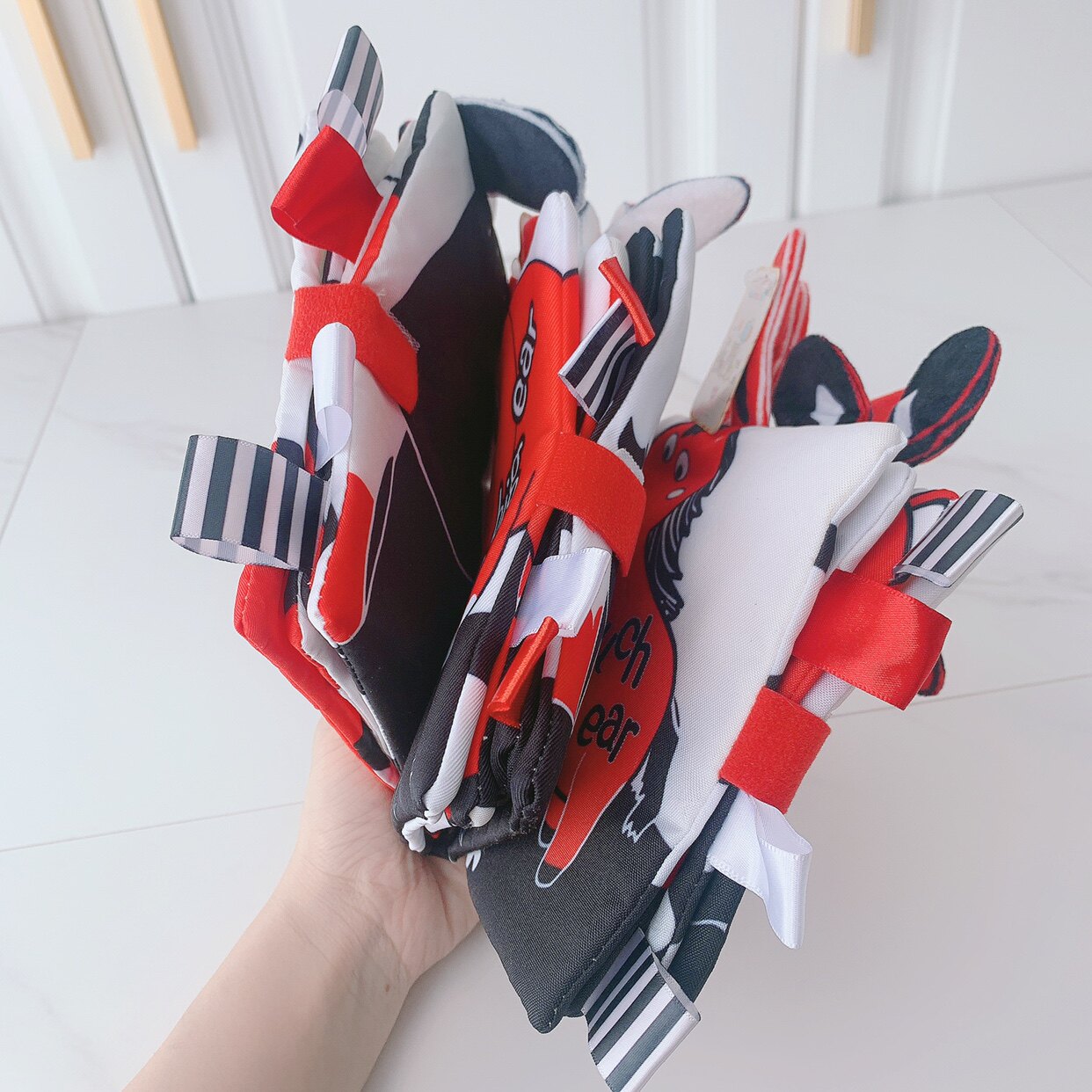 Детская книга из ткани 新生儿黑白红视觉标签触摸布书撕不烂可啃咬亲子互动色彩教育玩具 Other