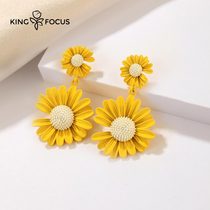 Small Daisy unique design sense earrings 2020 New Tide senior sense niche chic sterling silver earring new women