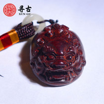 Looking for the ancient small leaf red sandalwood carving hand piece pendant solid wood carving car decoration Crafts gift gifts