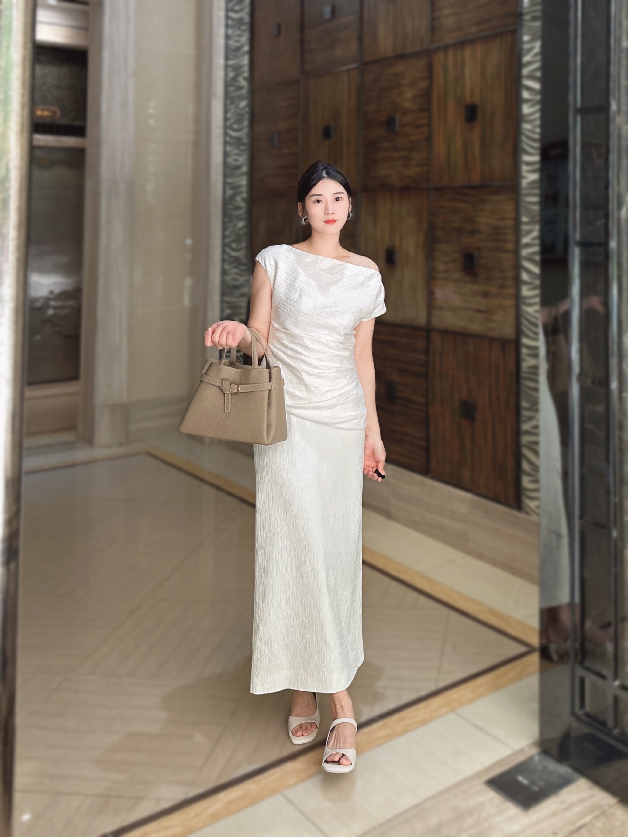 百丽质感真皮大容量托特包 牛皮材质高级耐磨 大容量装下电脑文件