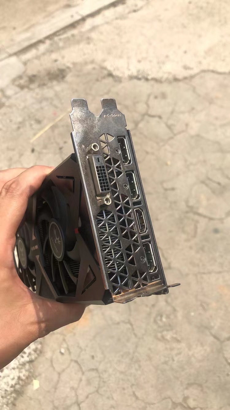 Brand new Seven Rainbow 1070 Flames Battle God S-8GD5 Graphics Card Stall Bar graphics card hanging strip Pphpd-2-4-Taobao