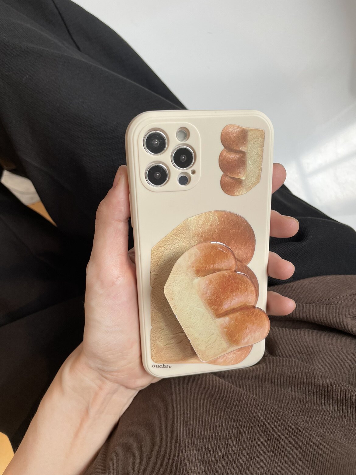 Daily carb happy series autumn and winter new toast bread mobile phone protective shell bracket iphone12 silicone shell
