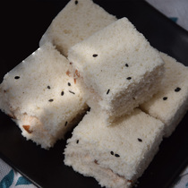 Tonghai glutinous rice sand cake soft sand cake tribute cake cake traditional cake snacks Yunnan specialty
