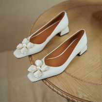 Square head coarse heel single shoe woman 2022 spring and autumn summer with a small crowd temperament style little fragrant wind fairy gentle leather shoes