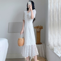 2021 Spring and Autumn New V collar dress light mature wind temperament goddess waist thin French retro bubble sleeve skirt