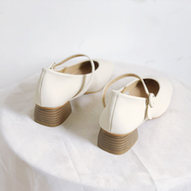 Hong Kong milk shoes women 2021 new summer one-word button temperament thick with retro Mary Jane fairy wind single shoes tide