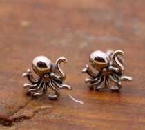 Octopus Earnail Titanium Steel Ornament Retro Punk Stainless Steel Octopus Marine Life Ear Nail Decorated Diving Ornament